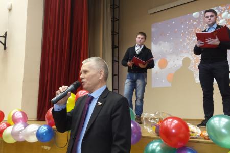 Санкт-Петербург. С.М. Пантелеев вручил дипломы выпускникам Промышленно-технологического колледжа