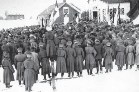 Проект KPRF.RU "Хроника революции". 26 марта 1917 года: Заявлено о необходимости созыва Всероссийского Совета крестьянских депутатов, отменены военно-полевые суды, Ленин говорит о необходимости различать два этапа революции