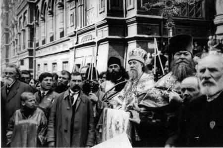Проект KPRF.RU "Хроника революции". 21 марта 1917 года: Николай Романов отправлен в Царское село под арест, где Корниловым уже арестована Александра Федоровна, В.И.Ленин пишет следующую статью из цикла «Письма из далека»