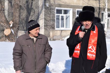 В Алтайском крае коммунисты провели два митинга против "политики оптимизации"