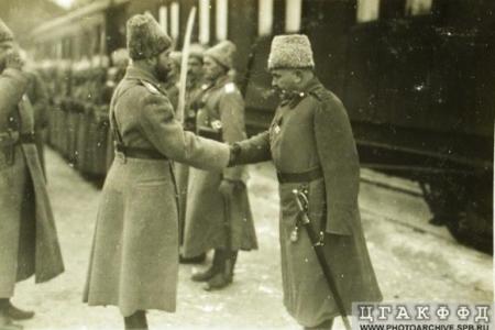 Проект KPRF.RU "Хроника революции". 8 марта 1917 года: бастует уже треть рабочих Петрограда. Демонстранты прорвались на Невский. Царь прибыл в Ставку