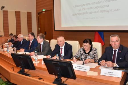 В.И. Кашин провел парламентские слушания о законодательном обеспечении развития переработки сельскохозяйственной продукции