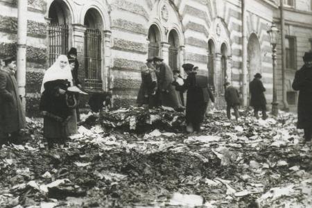 Проект KPRF.RU "Хроника революции". 12 марта 1917 года: Созывается Совет рабочих и солдатских депутатов. Начинается вооружёное восстание солдат