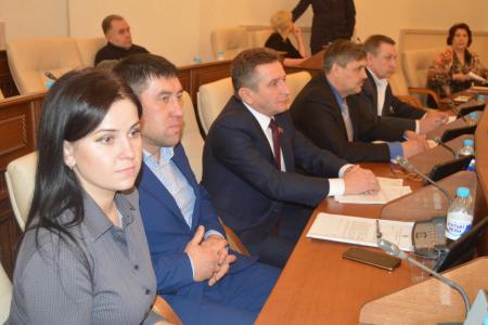 Алтайский край. Депутаты-коммунисты осудили на сессии краевого парламента политику оптимизации социальной сферы