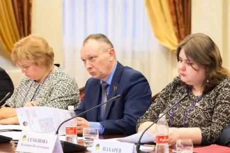 Первый секретарь Вологодского обкома КПРФ Александр Морозов: Обязательства по лечению пациентов с редкими заболеваниями нужно передать с регионального на федеральный уровень