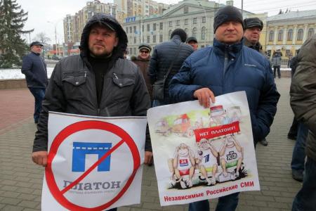 «Хватит грабить народ!». Митинг протеста КПРФ и грузоперевозчиков в Тамбове