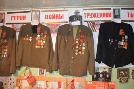 Челябинский областной комитет КПРФ вручил грамоту ЦК КПРФ и копию Знамени Победы уникальному Музею Истории СССР