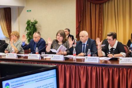 Первый секретарь Вологодского обкома КПРФ Александр Морозов: Обязательства по лечению пациентов с редкими заболеваниями нужно передать с регионального на федеральный уровень