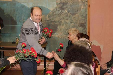 Депутаты-коммунисты Рязани поздравили женщин с праздником 8 Марта и рассказали об его истоках