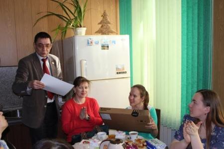 Магаданские коммунисты провели встречу с детьми-инвалидами и их родителями