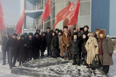 Гвоздики от коммунистов Якутии