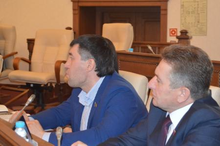 Алтайский край. Депутаты-коммунисты осудили на сессии краевого парламента политику оптимизации социальной сферы
