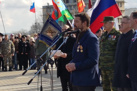 Депутаты-коммунисты К.К. Тайсаев и А.А. Ющенко принимают участие в торжественных мероприятиях по случаю третьей годовщины воссоединения Крыма с Россией