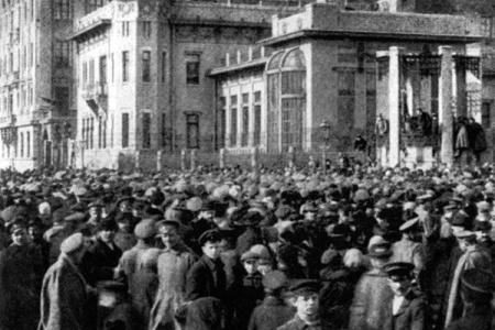 Проект KPRF.RU "Хроника революции". 20 марта 1917 года: Ленин пишет «Письма из далека», Николай Романов играет в Ставке в безик, «Россией правит «митинг» 