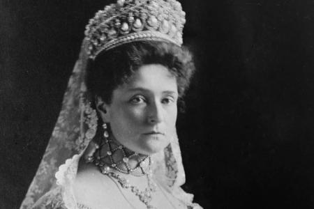 Проект KPRF.RU "Хроника революции". 21 марта 1917 года: Николай Романов отправлен в Царское село под арест, где Корниловым уже арестована Александра Федоровна, В.И.Ленин пишет следующую статью из цикла «Письма из далека»