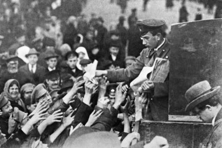 Проект KPRF.RU "Хроника революции". 11 марта 1917 года: царь в Ставке играет в домино, в Петрограде 200 тысяч протестующих и 150 человек рассрелянных войсками, арестован Петроградский комитет большевиков
