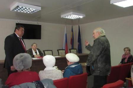 Город-Герой Волгоград. Депутат-коммунист Е.И. Шаманаев провел коллективный приём граждан вместе с первым секретарём Суровикинского РК КПРФ В.М. Багнюковой