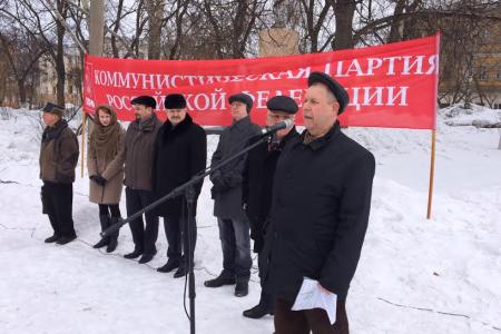 Кировские коммунисты приняли участие во Всероссийской акции протеста