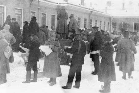 Проект KPRF.RU "Хроника революции". 11 марта 1917 года: царь в Ставке играет в домино, в Петрограде 200 тысяч протестующих и 150 человек рассрелянных войсками, арестован Петроградский комитет большевиков