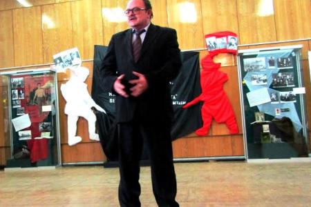 Курган. В открытии выставки по истории гражданской войны принял участие руководитель фракции КПРФ областной Думы В.А.Кислицын