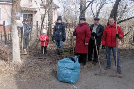 Псковские коммунисты провели традиционный субботник на территории «Домика «Искры»