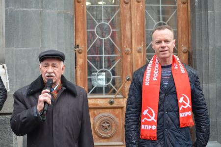 Севастопольские коммунисты на пикете выразили недоверие местным депутатам