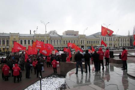 «Хватит грабить народ!». Митинг протеста КПРФ и грузоперевозчиков в Тамбове