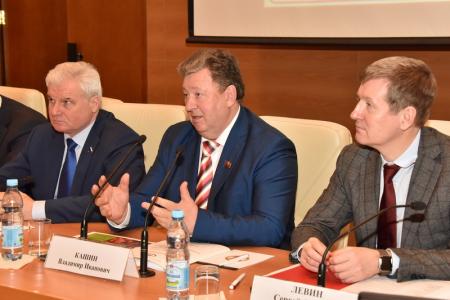 В.И. Кашин провел парламентские слушания о законодательном обеспечении развития переработки сельскохозяйственной продукции