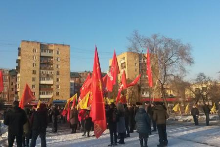 Комсомольцы Красноярска приняли участие в митинге протеста против ухудшения социально-экономической жизни красноярцев