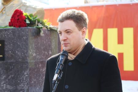 Пензенцы возложили цветы к памятнику Сталину