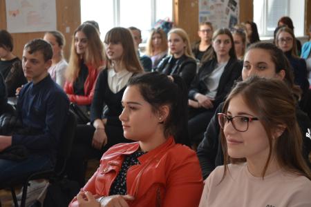 Севастополь. Комсомольцы проводят профилактические беседы со школьниками и студентами против наркомании