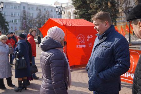 Нижегородские коммунисты провели акцию протеста против ухудшения социального положения граждан России