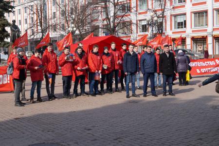 Нижегородские коммунисты провели акцию протеста против ухудшения социального положения граждан России
