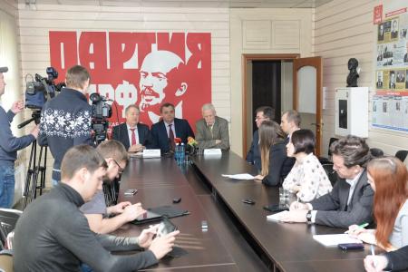 В Новосибирске прошла пресс-конференция Сергея Обухова и Виктора Пешкова