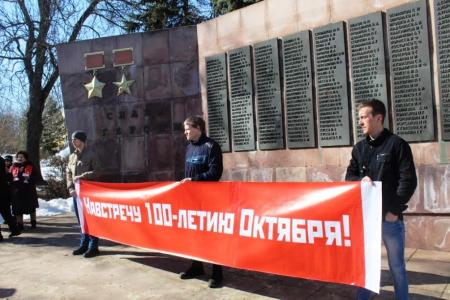 В Пензе прошёл митинг-концерт «Навстречу 100-летию Великого Октября»