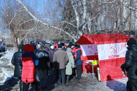 «России – новый курс и новое правительство!». Коммунисты Омска провели серию пикетов
