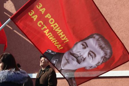 Пензенцы возложили цветы к памятнику Сталину