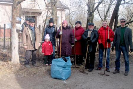 Псковские коммунисты провели традиционный субботник на территории «Домика «Искры»