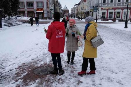 НРО КПРФ поздравило нижегородок с наступающим международным женским днем