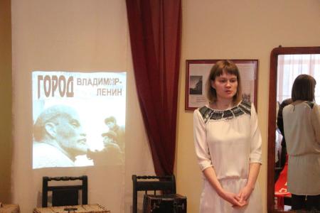 В Сыктывкаре открылась выставка «Символы революции. 100 артефактов об Октябрьской революции»