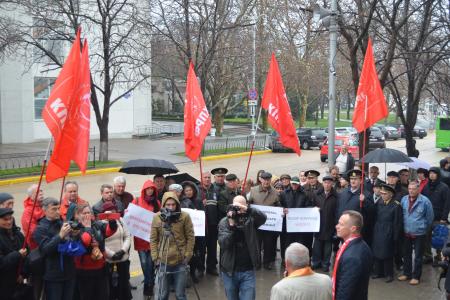 Севастопольские коммунисты на пикете выразили недоверие местным депутатам