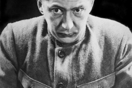Проект KPRF.RU "Хроника революции". 10 марта 1917 года: Первый день всеобщей забастовки, генерал Хабалов грозит применить оружие, бюро ЦК РСДРП(б) об агитации в войсках