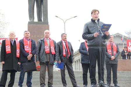 Республика Крым. На главной площади Симферополя состоялся митинг протеста КПРФ