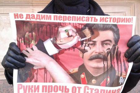 Антисоветчики не унимаются. Петербургские «яблочники» предлагают по всей стране запретить положительно отзываться о Сталине