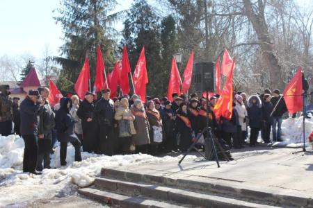 В Пензе прошёл митинг-концерт «Навстречу 100-летию Великого Октября»