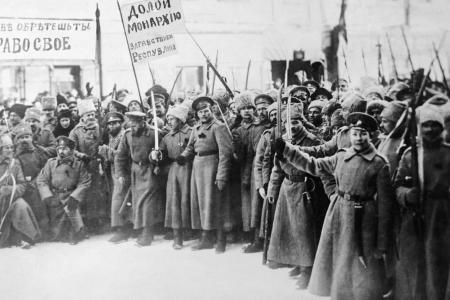 Проект KPRF.RU "Хроника революции". 14 марта 1917 года: Весь гарнизон Петрограда на стороне восставших, сформировано Временное правительство, царский поезд прорывается в Петроград