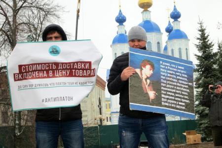 «Хватит грабить народ!». Митинг протеста КПРФ и грузоперевозчиков в Тамбове