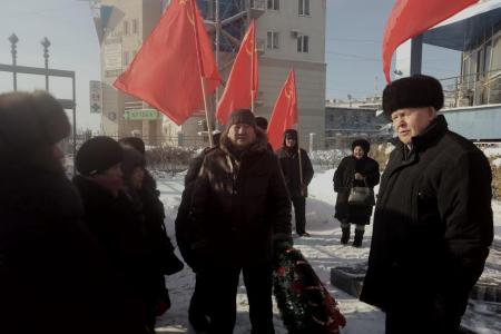 Гвоздики от коммунистов Якутии