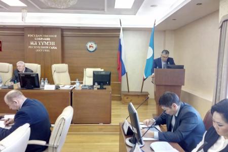 Вице-спикер парламента Якутии коммунист Виктор Губарев провел «правительственный час» по вопросам обеспечения северного завоза и подготовки противопаводковых мероприятий в арктических районах