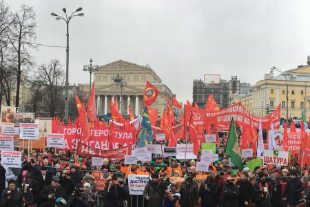 В Москве на Театральной площади начался протестный митинг КПРФ